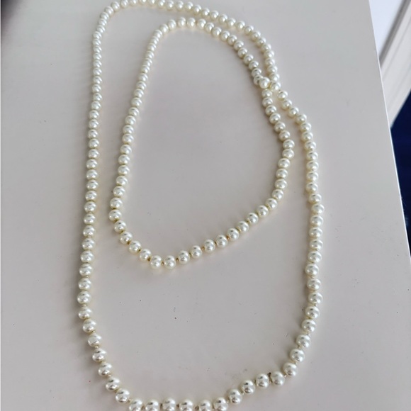 Elegant White Pearl Necklace - Picture 1 of 2